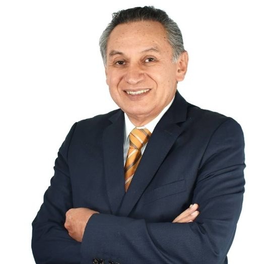 Dr. Francisco Javier Huerta Rivadeneyra — Cirujano Plástico Senior en Longevity Clinic